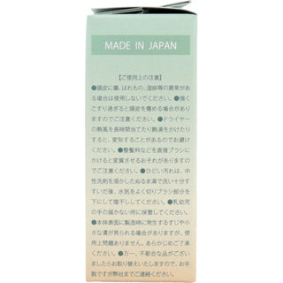 Made in Japan, cloud-shaped relaxing scalp massage comb Cumomin is a flexible comb that gently relaxes the scalp.