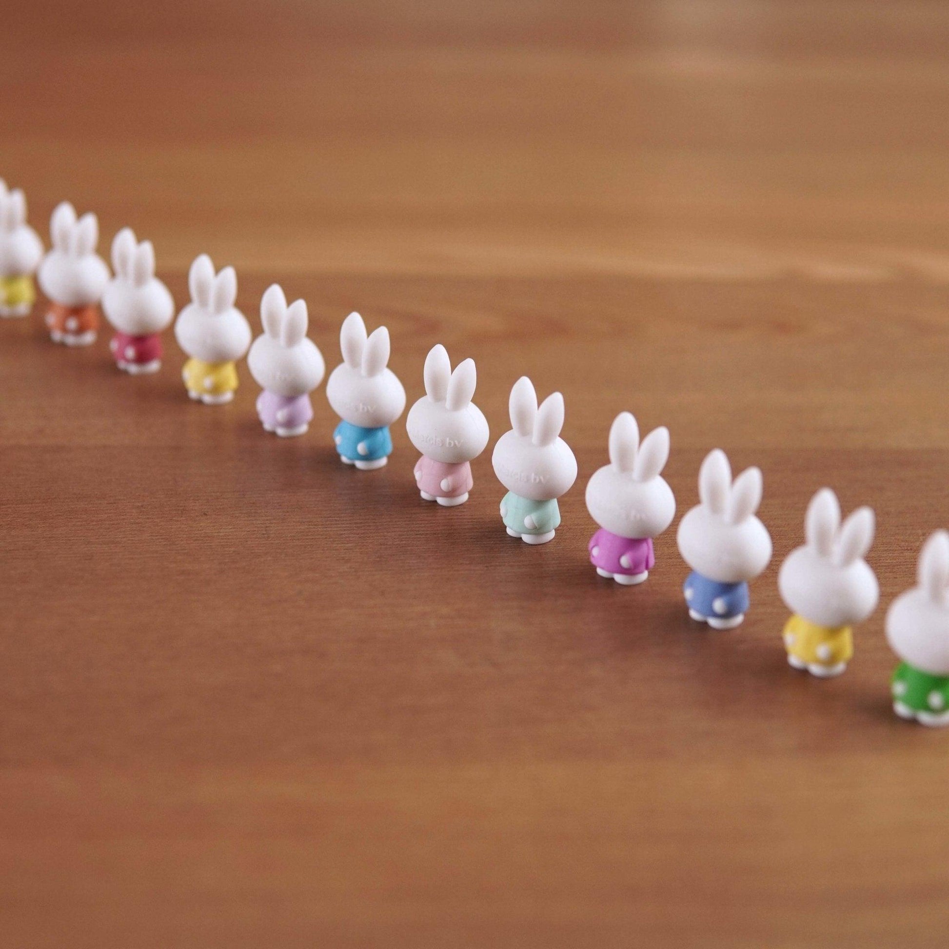 Kutsuwa Miffy Modeling Eraser Rabbit Modeling Wipe Eraser 2pcs Random Shipment MF618 - CHL-STORE 
