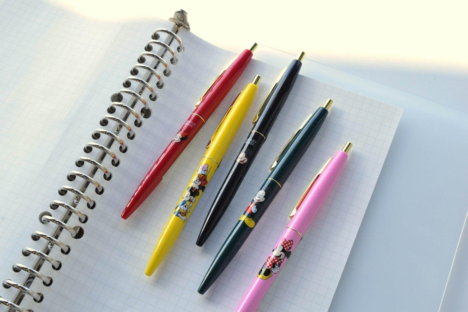 SUN-STAR x BIC S46492 Disney 0.5MM black ink ballpoint pen Mickey Minnie joint - CHL-STORE 